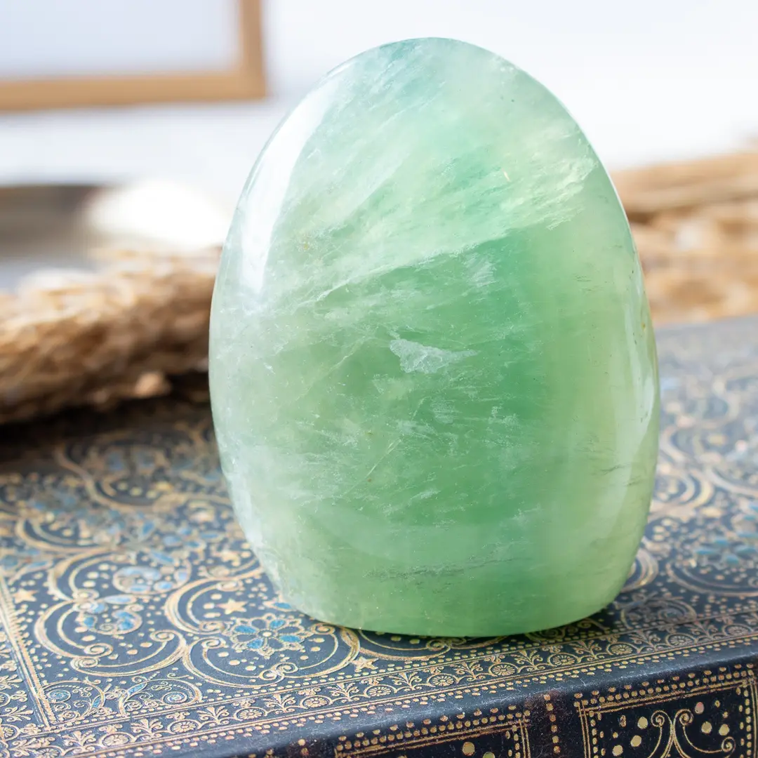 Stående fluorit grön (polerad) #1